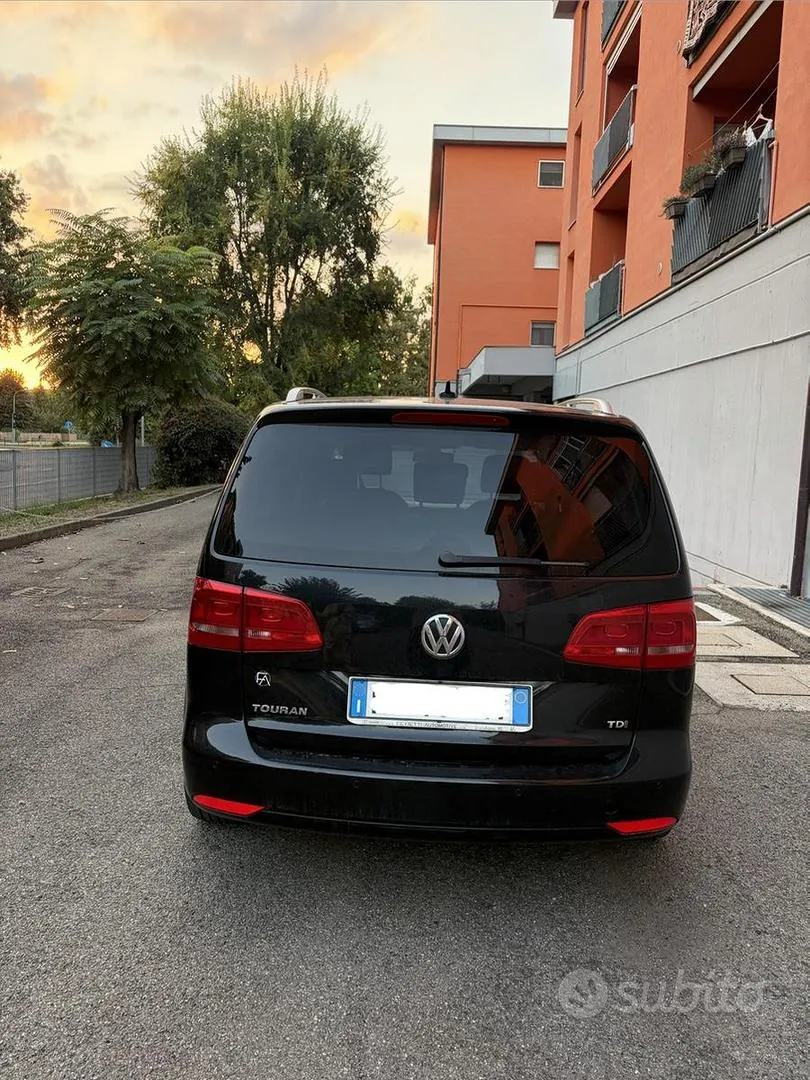Volkswagen Touran 2015 photo 2