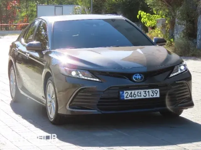 Toyota Camry 2023 photo 2
