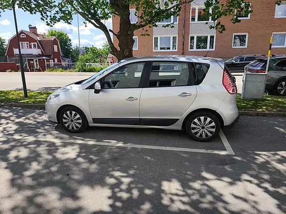 Renault Scenic Iii 2011 photo 2