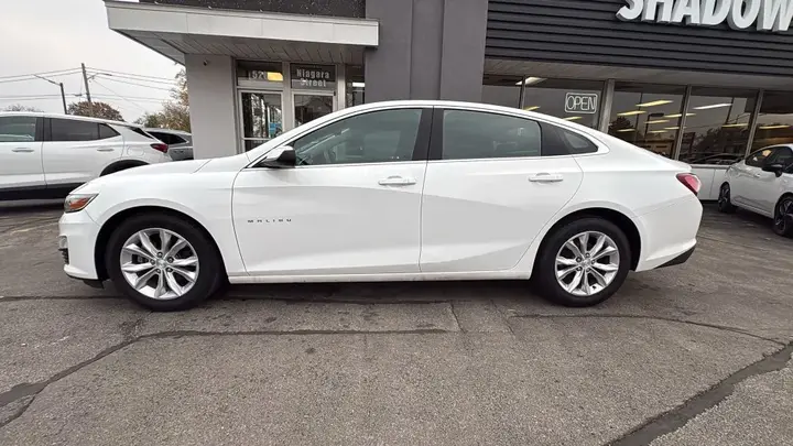 Chevrolet Malibu 2021 photo 2