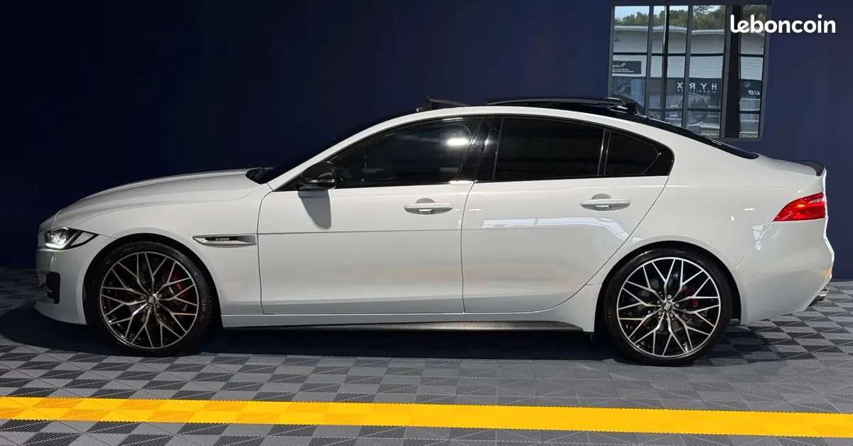 Jaguar Xe 2015 photo 2