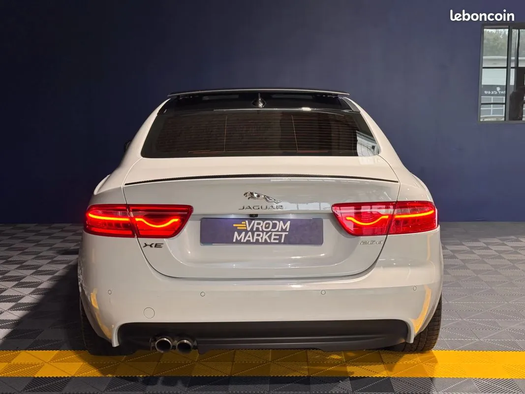 Jaguar Xe 2015 photo 4