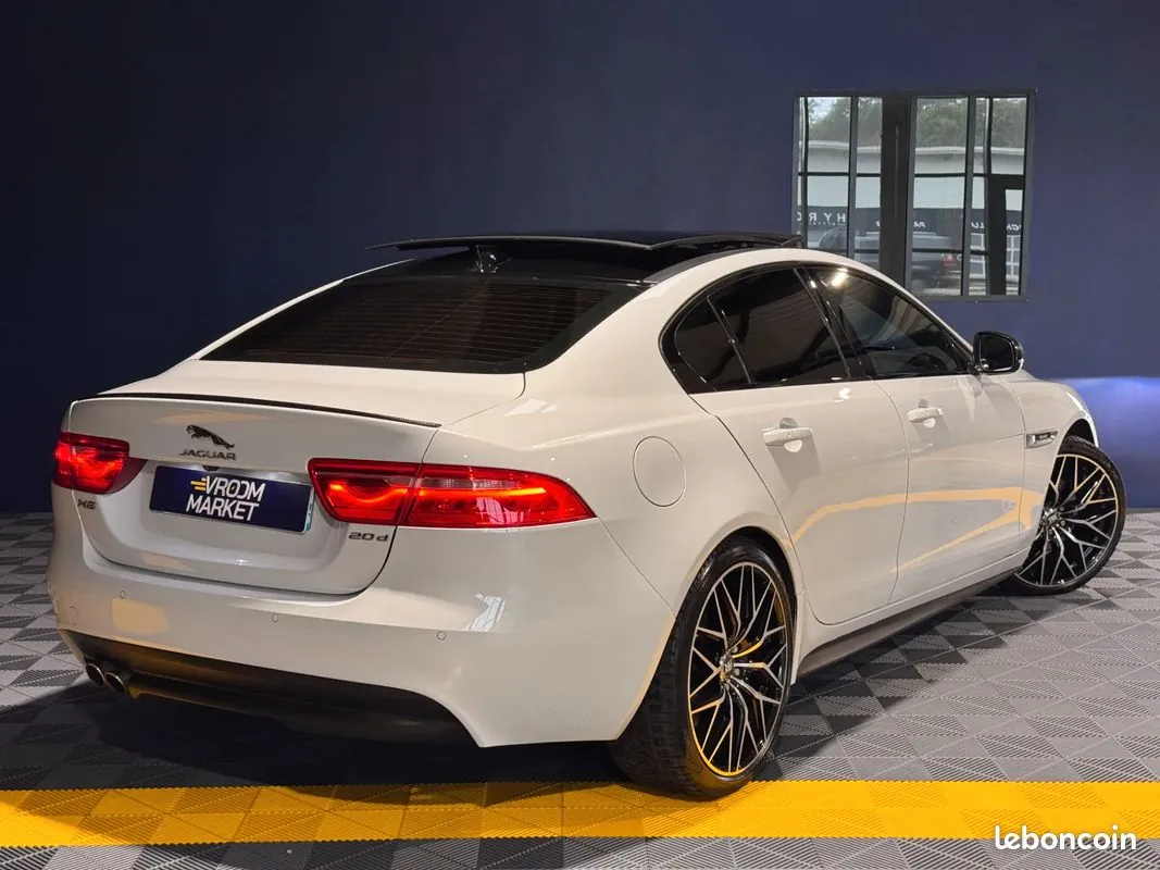 Jaguar Xe 2015 photo 3
