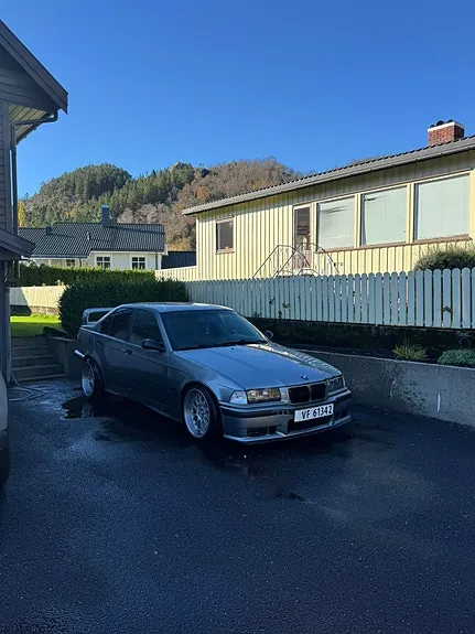 BMW 318I