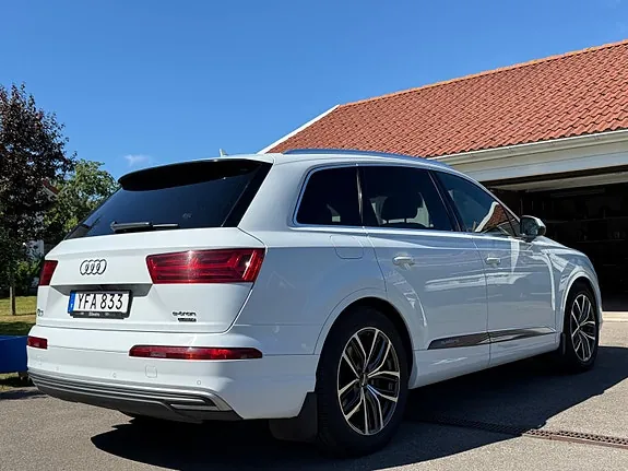 Audi Q7 2016 photo 2