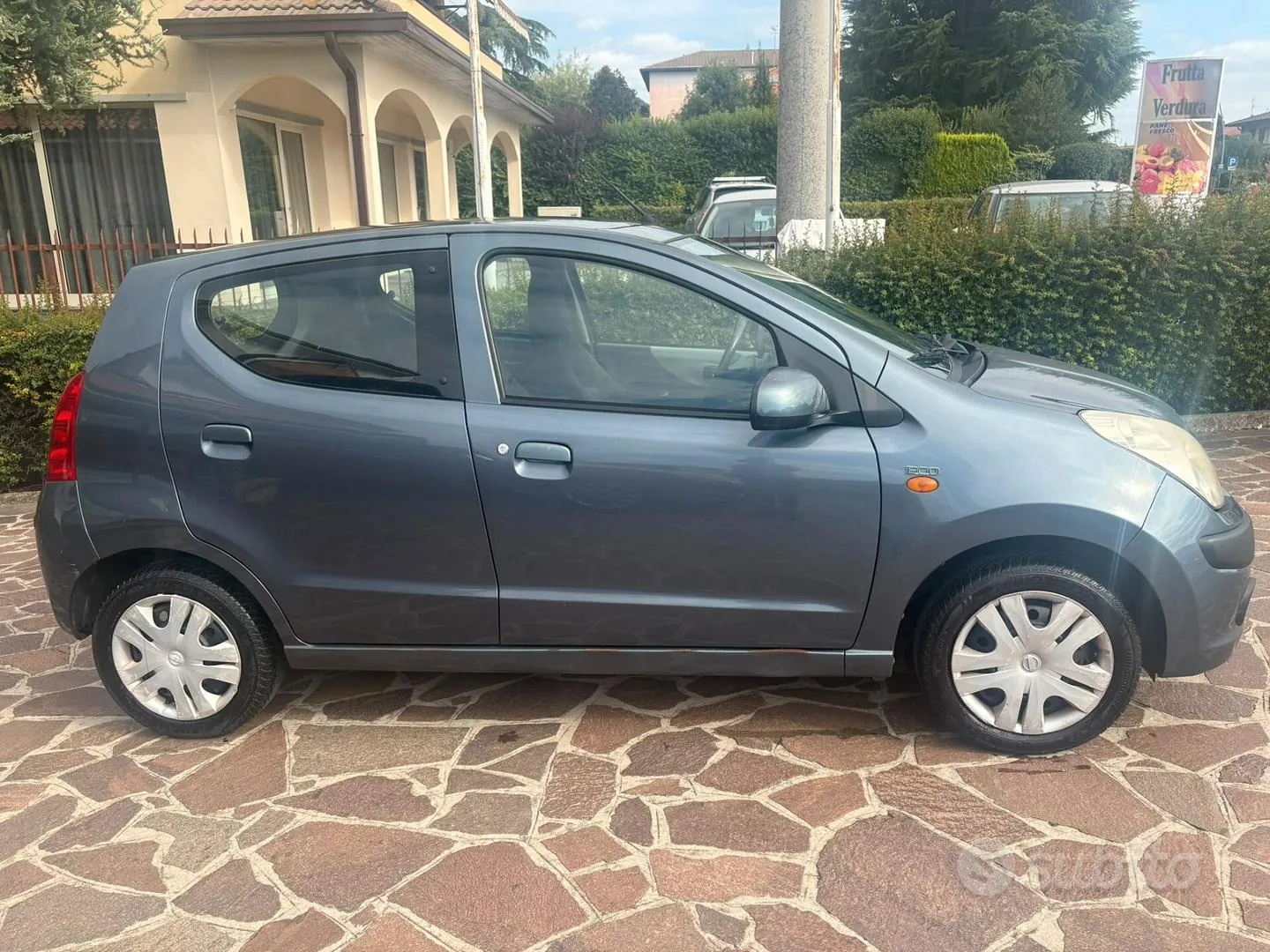 Nissan Pixo 2010 photo 4