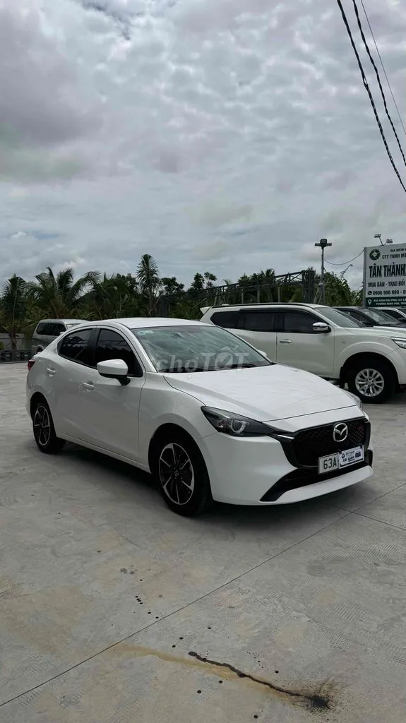 Mazda 2 2025 photo 2