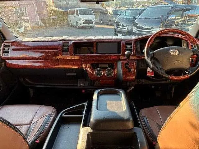 Toyota Hiace 2013 photo 3