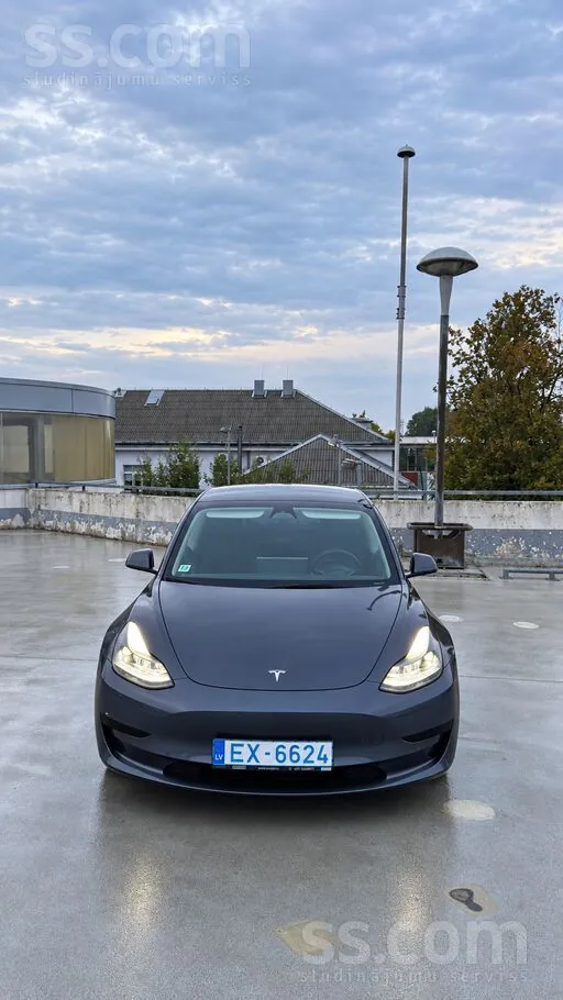 Tesla Model 3 2023 photo 4