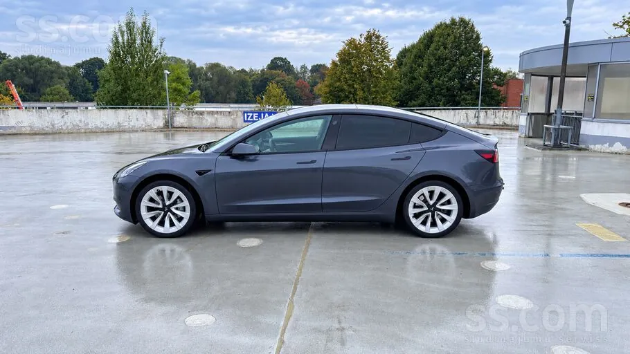 Tesla Model 3 2023 photo 2