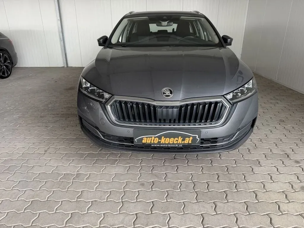 Skoda Octavia 2024 photo 2