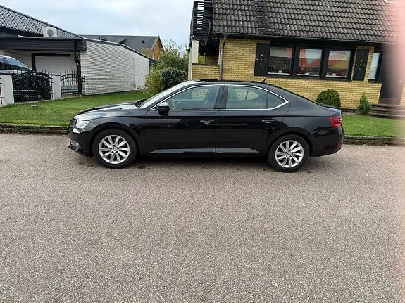 Skoda Superb 2017 photo 3