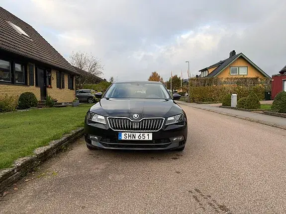 Skoda Superb 2017 photo 2
