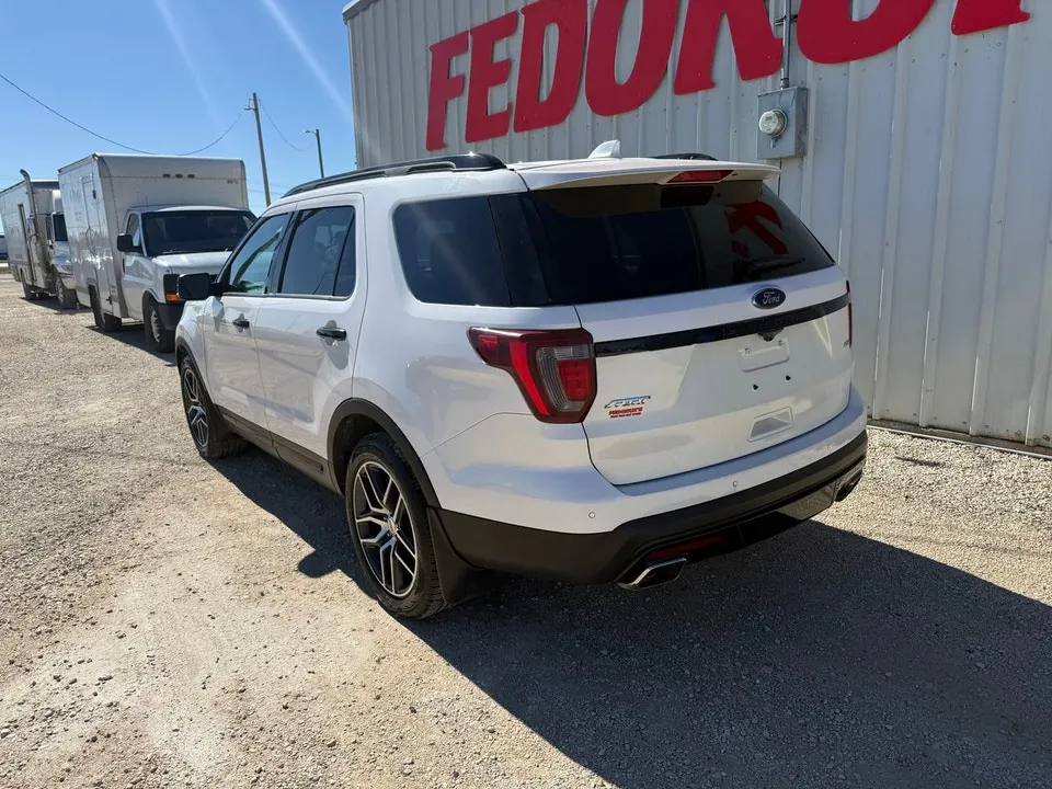Ford Explorer 2017 photo 2