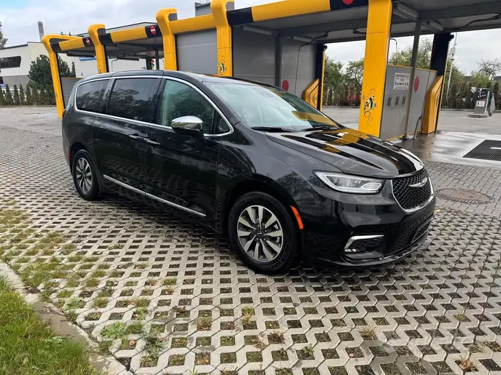 Chrysler Pacifica 2023 photo 4