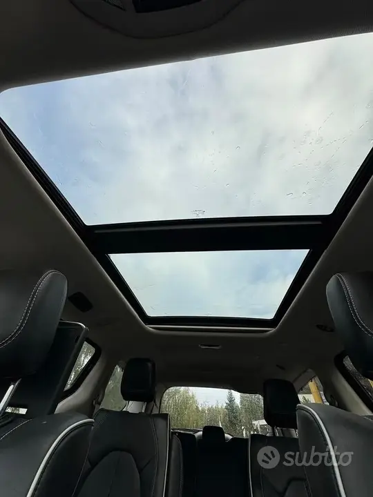 Chrysler Pacifica 2023 photo 2