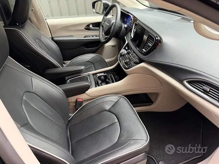 Chrysler Pacifica 2023 photo 3