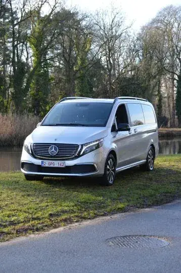 Mercedes-Benz Eqv 300