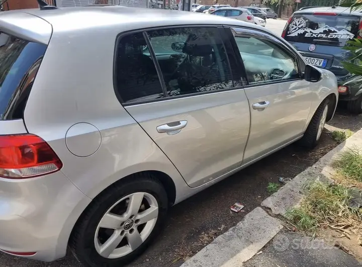 Volkswagen Golf 2011 photo 2