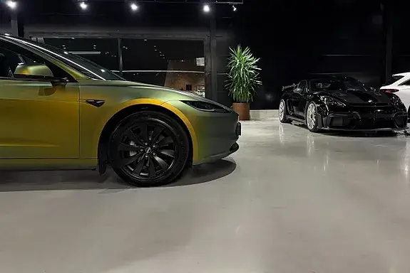 Tesla Model 3 2024 photo 3