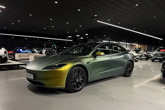 Tesla Model 3 2024 photo 2