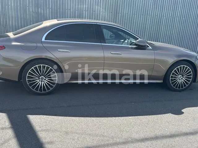 Mercedes-Benz E350 2024 photo 3