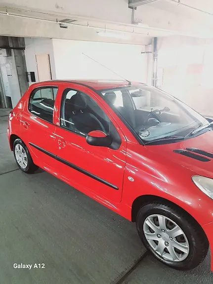 Peugeot 206 2011 photo 2