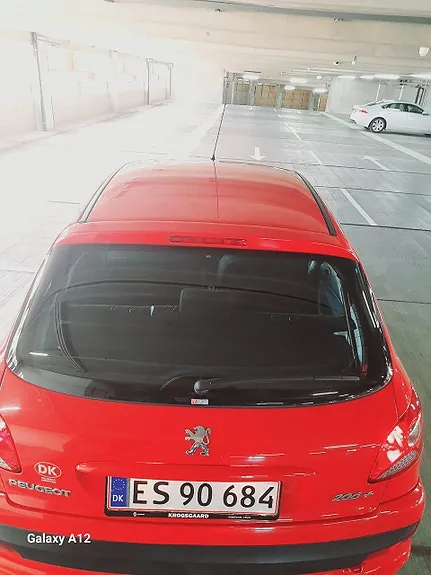 Peugeot 206 2011 photo 3