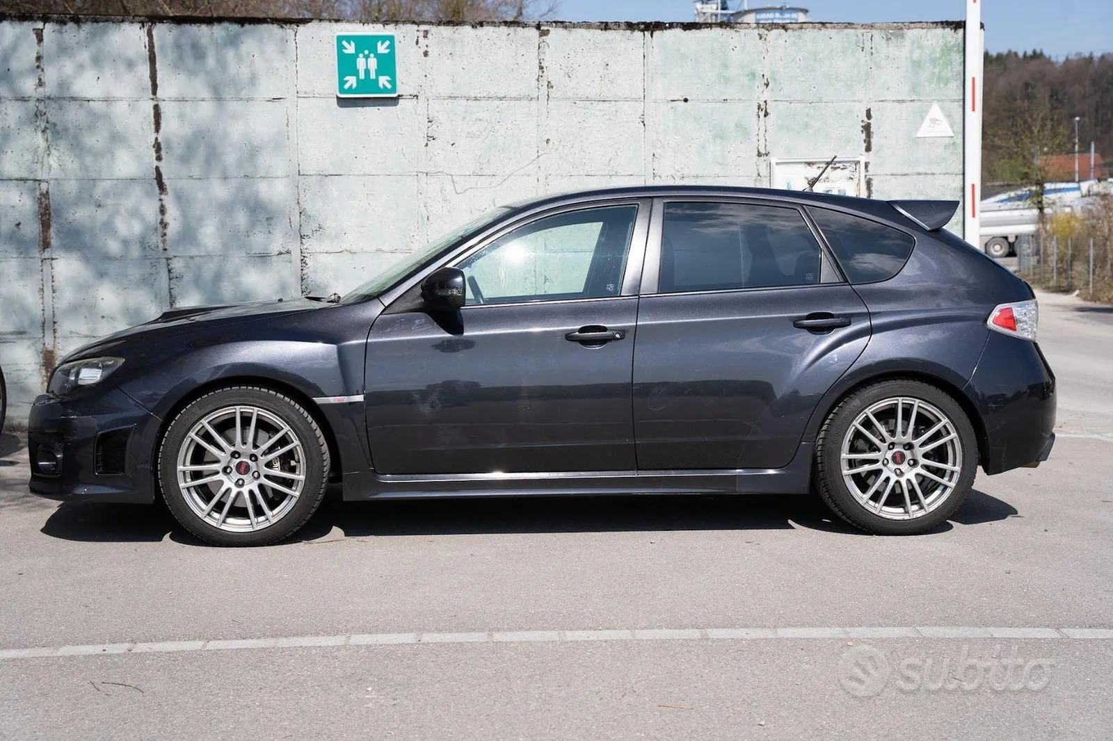 Subaru Wrx Sti 2011 photo 2