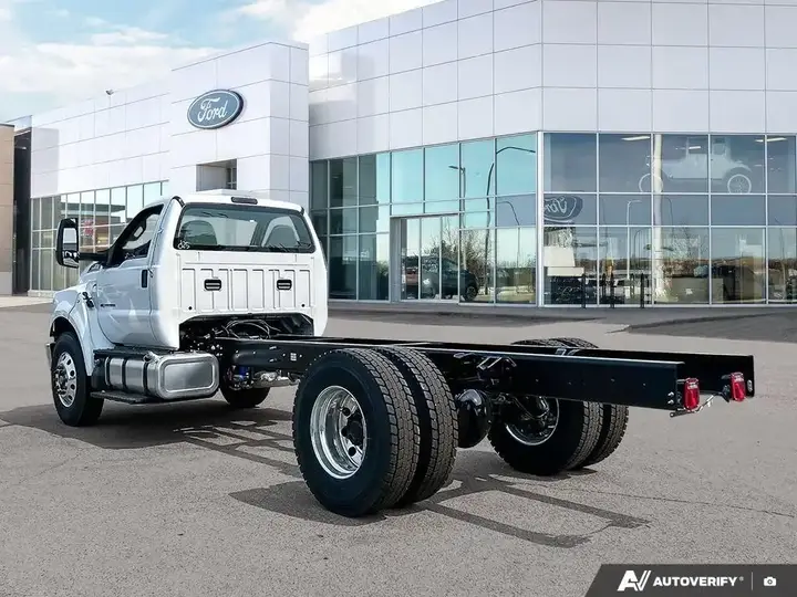 Ford F-750 2027 photo 4