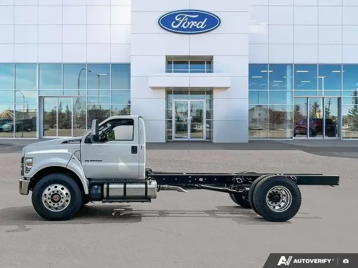 Ford F-750 2027 photo 3