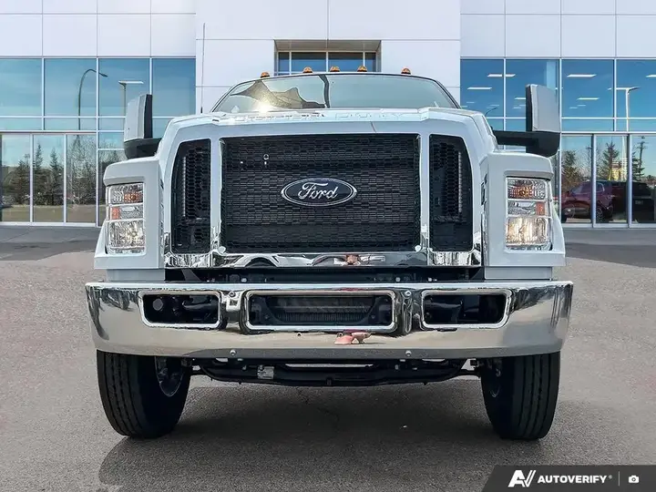 Ford F-750 2027 photo 2