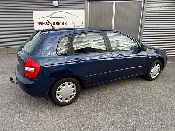 Kia Cerato 2004 photo 4