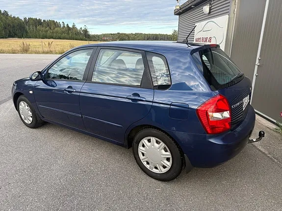 Kia Cerato 2004 photo 2