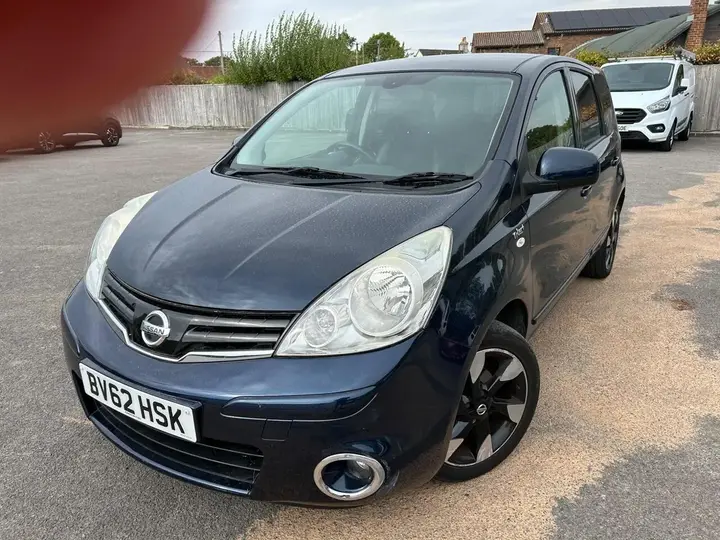 Nissan Note 2012 photo 2