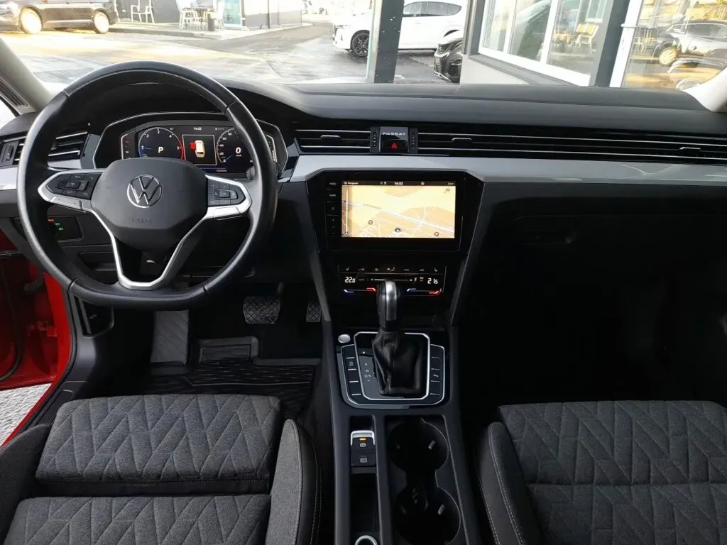 Volkswagen Passat 2023 photo 3