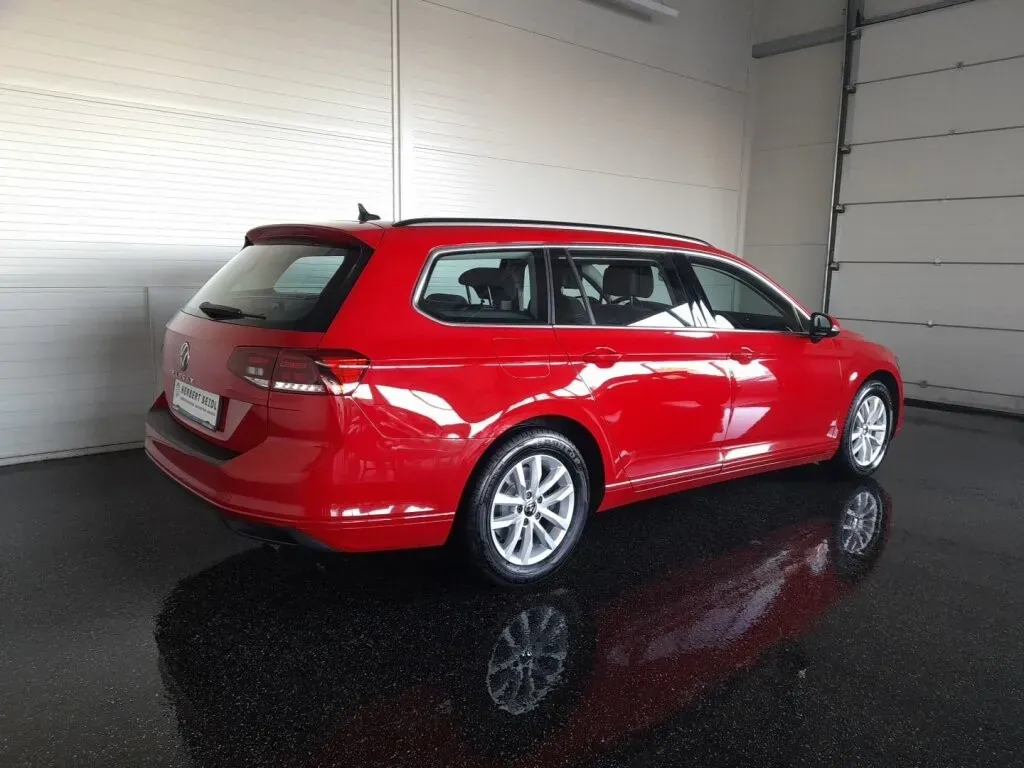 Volkswagen Passat 2023 photo 2