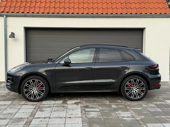 Porsche Macan Turbo 2017 photo 2