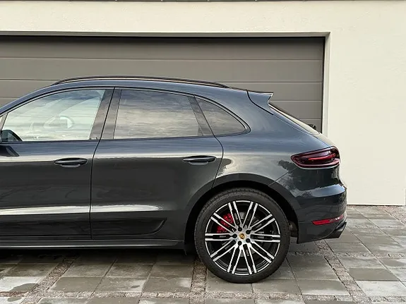 Porsche Macan Turbo 2017 photo 3