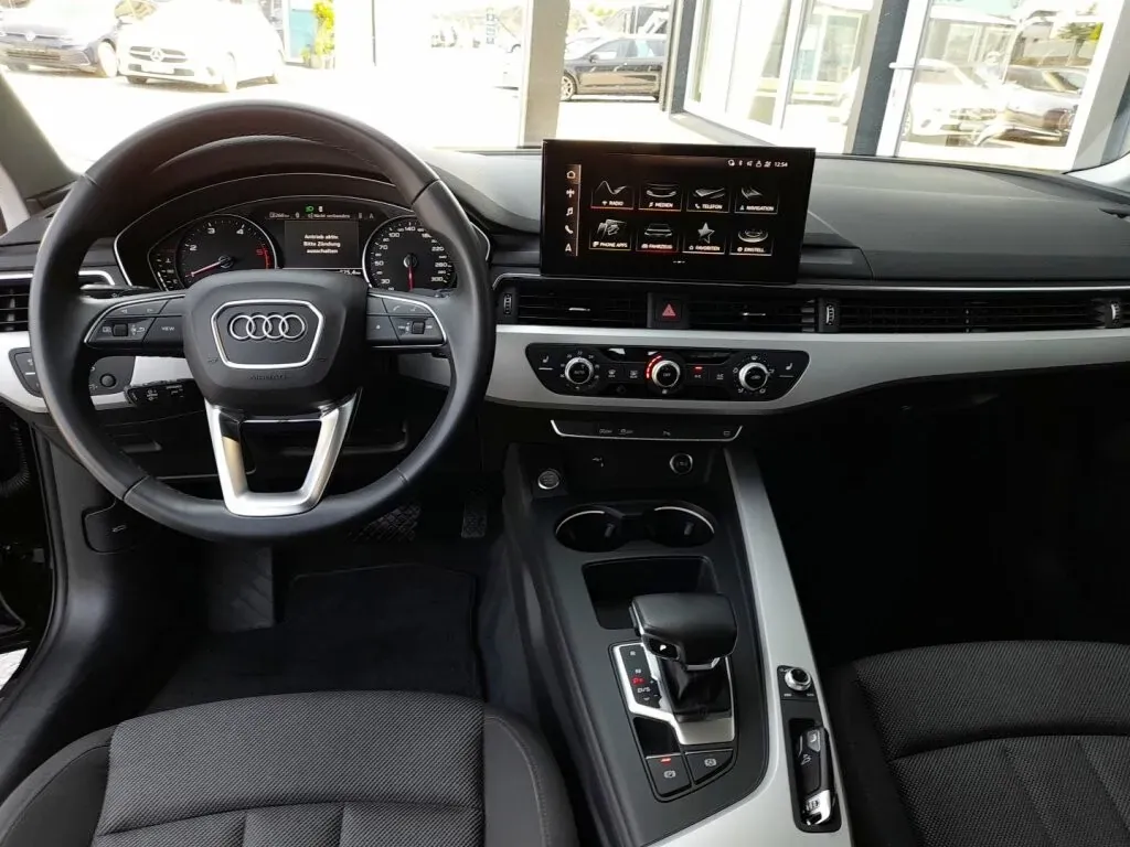 Audi A4 2023 photo 3