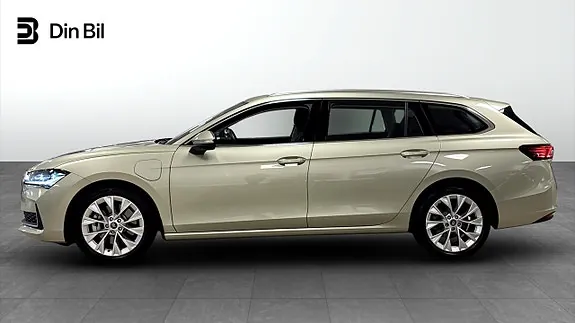 Skoda Superb 2025 photo 2