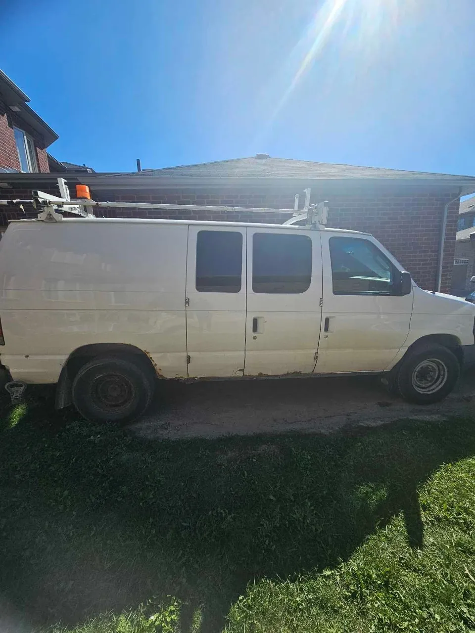 Ford E250 2012 photo 3