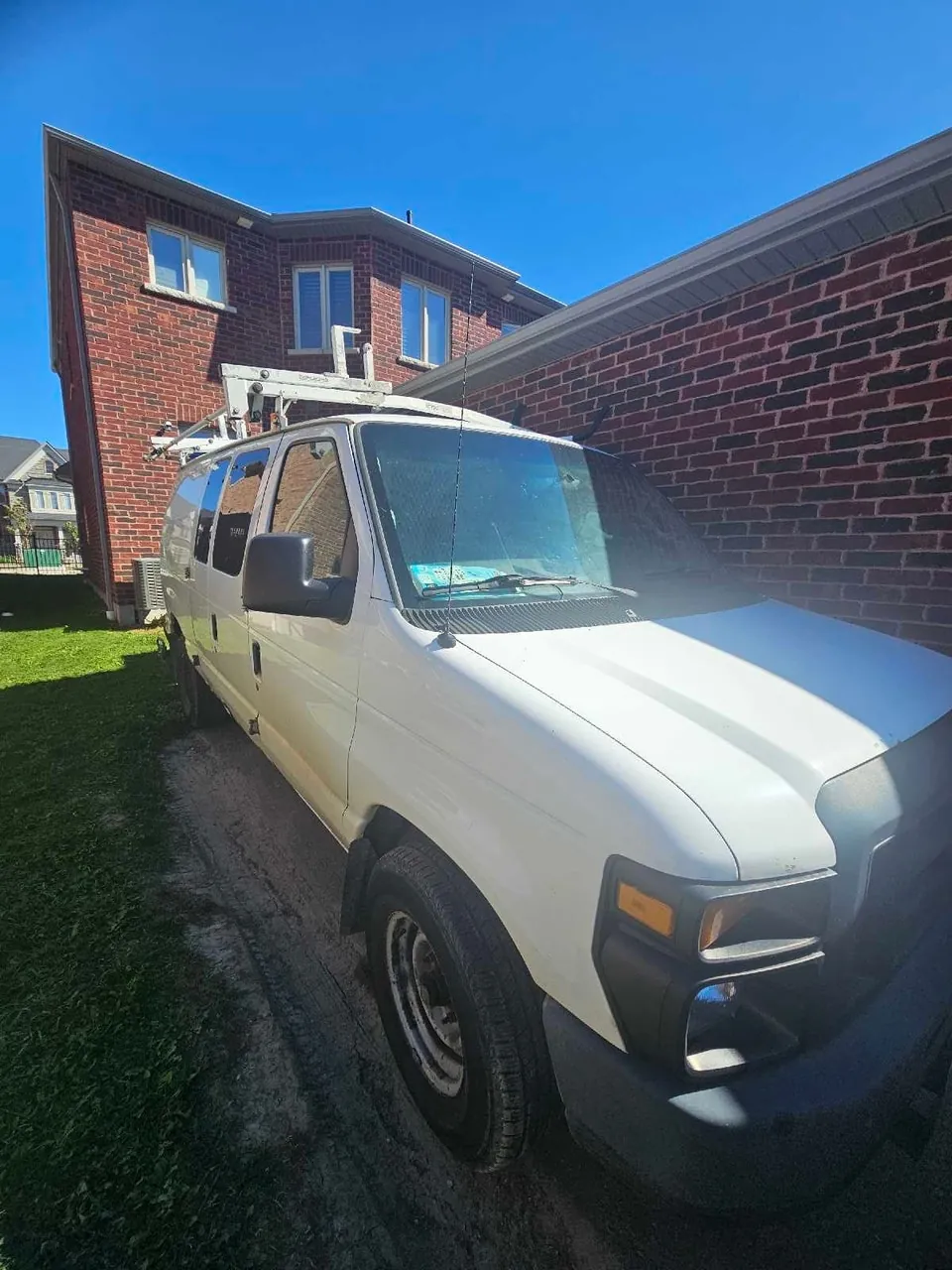 Ford E250 2012 photo 2