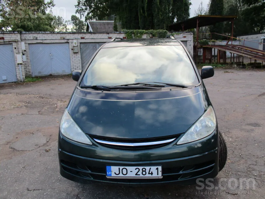 Toyota Previa 2001 photo 2