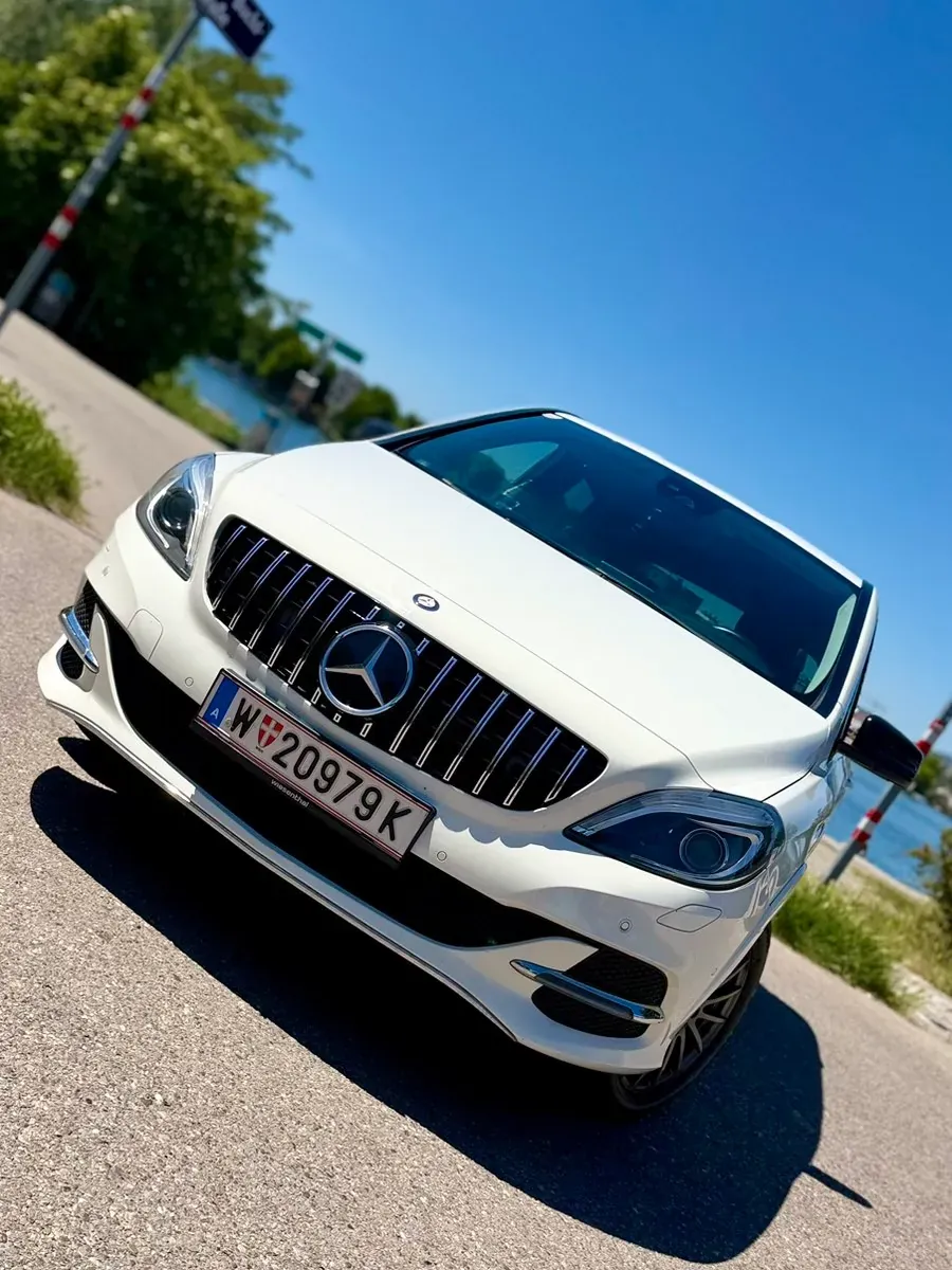 Mercedes-Benz B-Class 2016 photo 2
