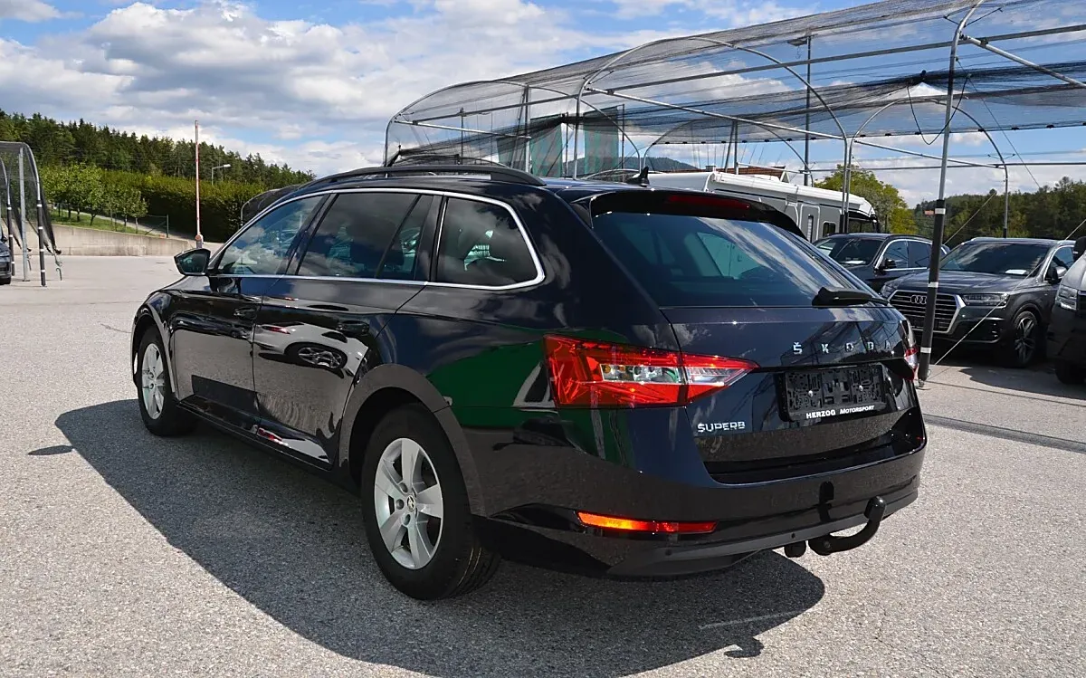 Skoda Superb 2021 photo 3