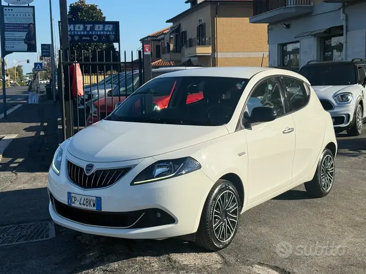 Lancia Ypsilon