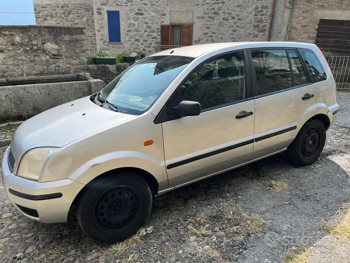 Ford Fusion 2005 photo 2