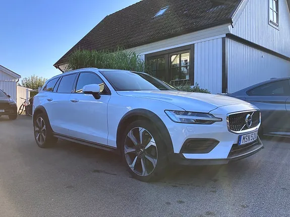 Volvo V60 Cross Country 2022 photo 2