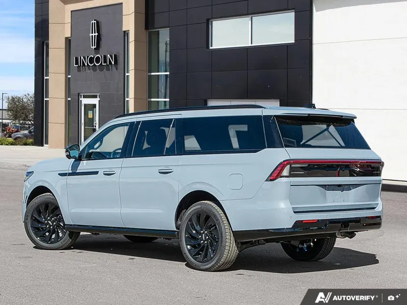 Lincoln Navigator L 2027 photo 4